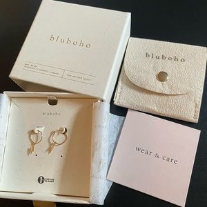Bluboho everyday little lightning bolt sway hoop earrings